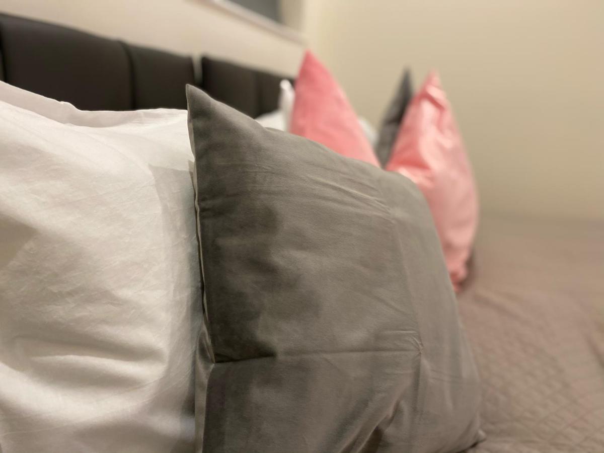 AMAZING 2 bed 2 bath PRIVATE Apartment Watford  Bagian luar foto
